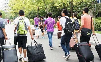 錄取通知書：一張離別票！從此父母只剩背影, 故鄉(xiāng)再無春秋