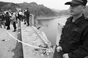關(guān)于貴州安順公交車墜湖事件，記者了解到這些最新情況！