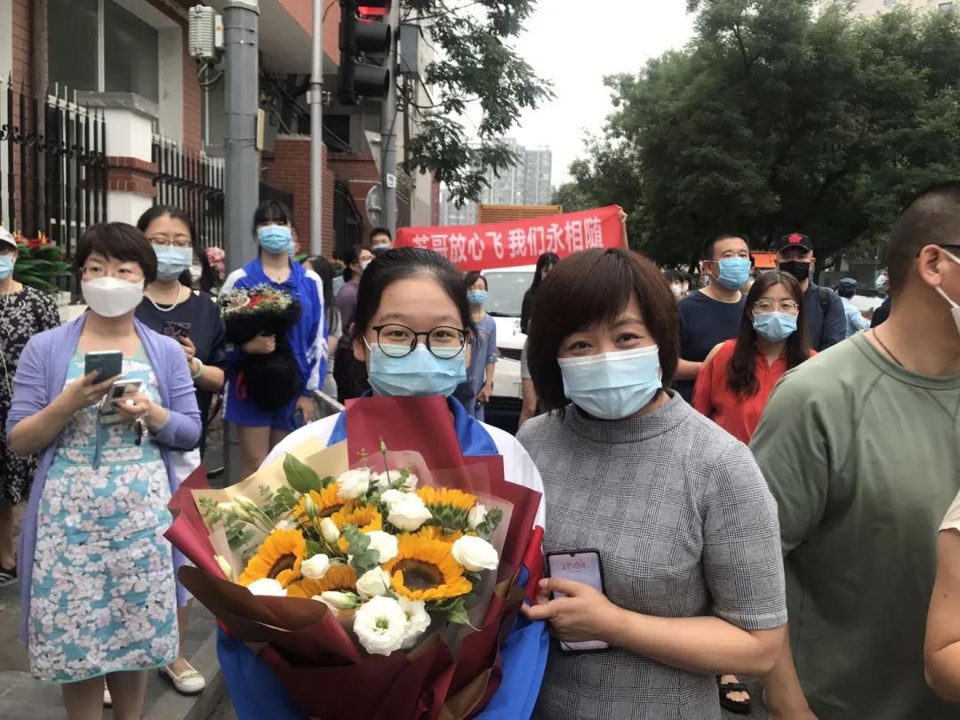 最貼心的高三考生家長：孩子考好了我抱抱她，考不好我緊緊抱抱她