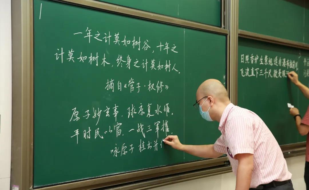 不舍得擦的板書又上新了！這些高顏值板書你最喜歡哪個？ ｜特別關(guān)注