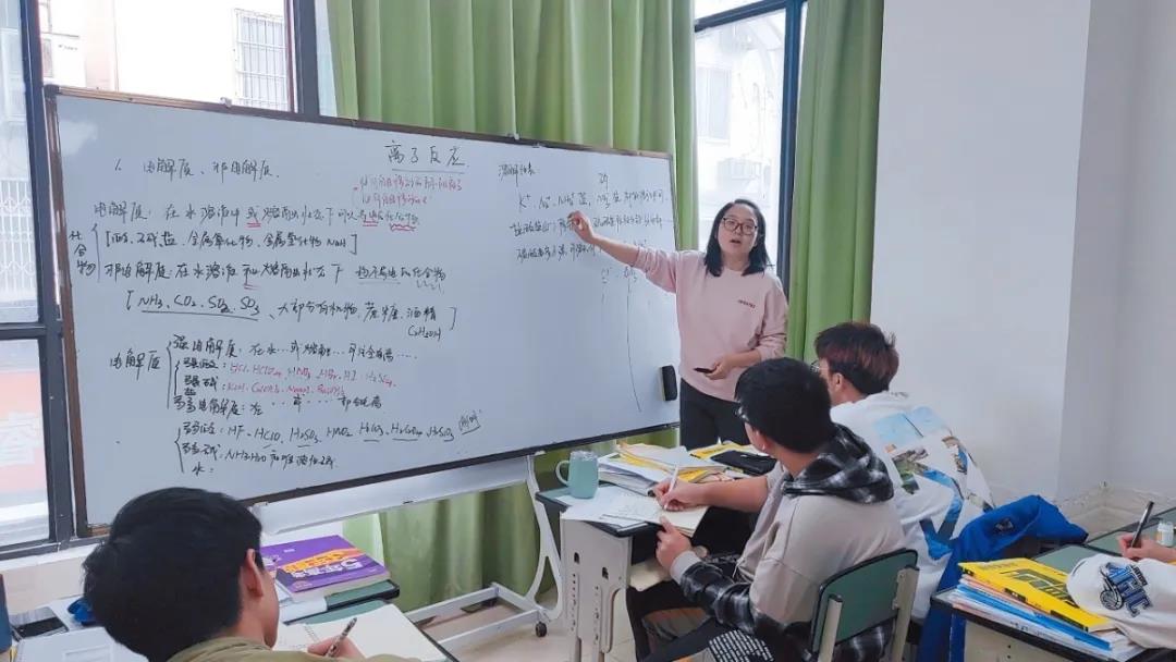 如何解教育的“化學(xué)方程式”？川越老師來(lái)支招