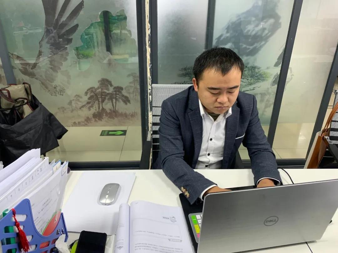 教知識(shí)更教方法——跟著陳老師，數(shù)學(xué)輕松拿下
